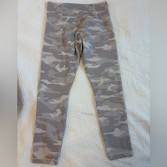 Athleta elation 7/8 tight camo medium - Picture 3 of 9